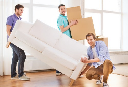 Local house removal team helping with a flat move in Croftonpark